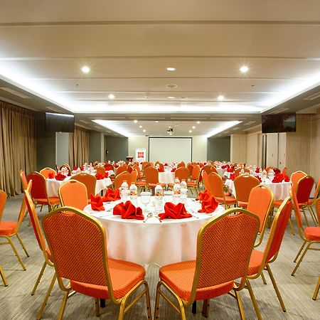 Ibis Surabaya City Center Eksteriør bilde