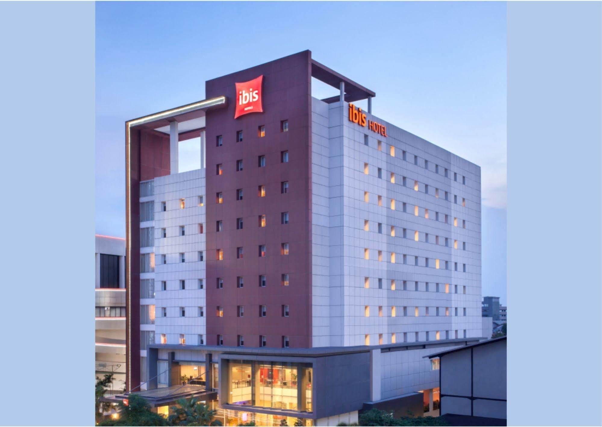 Ibis Surabaya City Center Eksteriør bilde