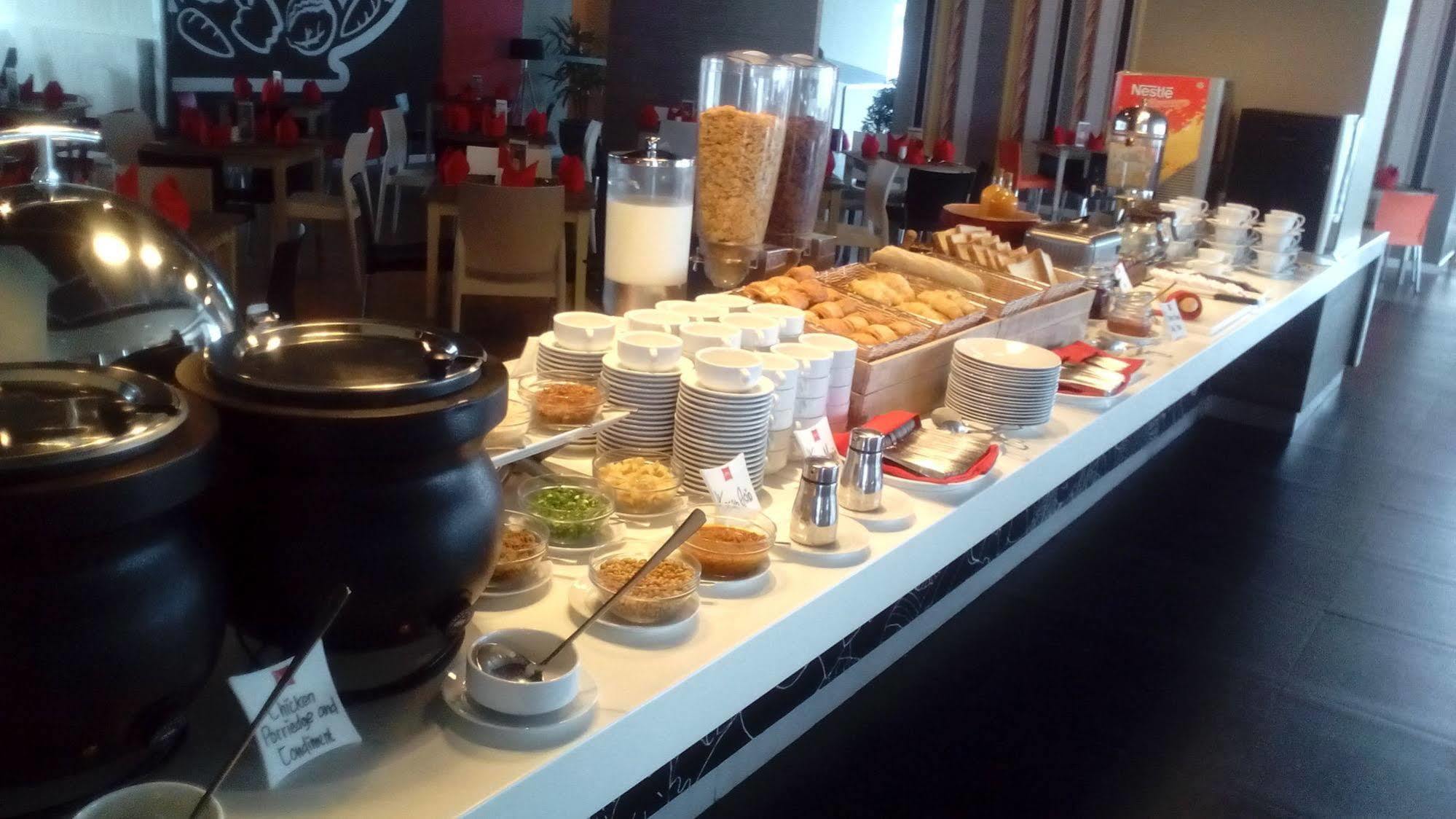 Ibis Surabaya City Center Eksteriør bilde